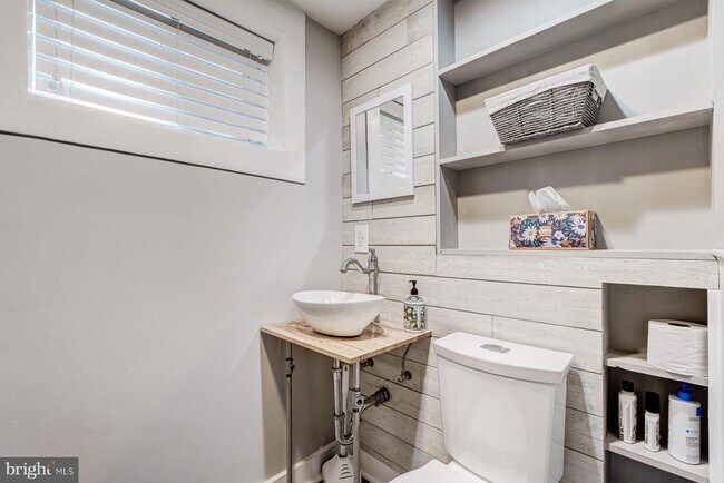 Building Photo - 7806 Jansen Dr