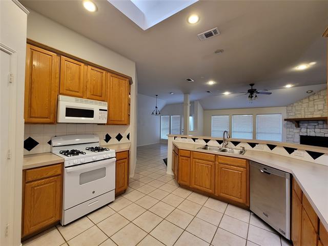 Building Photo - 3736 Pinetree Dr