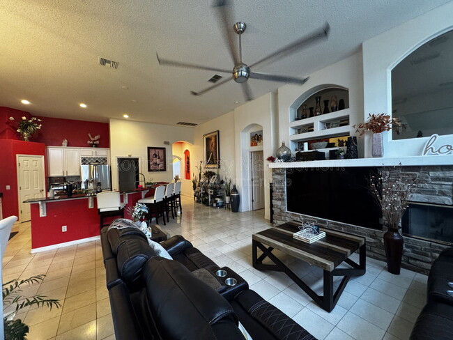 Foto del edificio - 2561 The Oaks Blvd