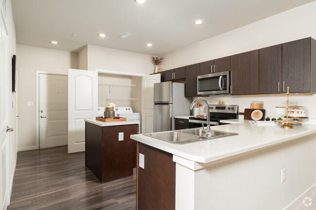 2BR, 2BA - 1,071SF - Kitchen - Aventura at Wentzville