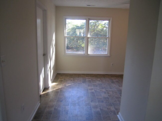Building Photo - 1711 Park Ave