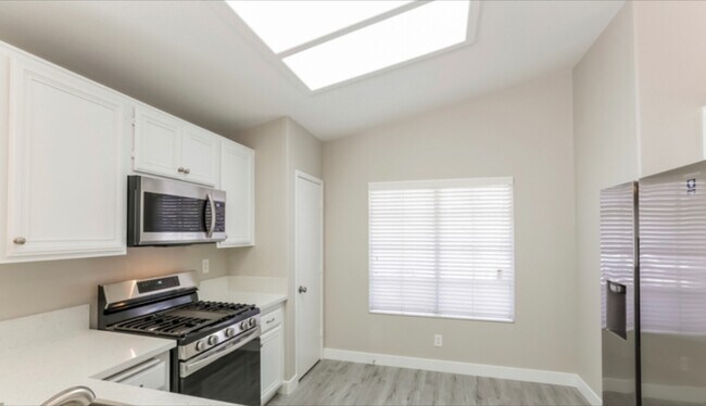Building Photo - 3646 Russian Olive St