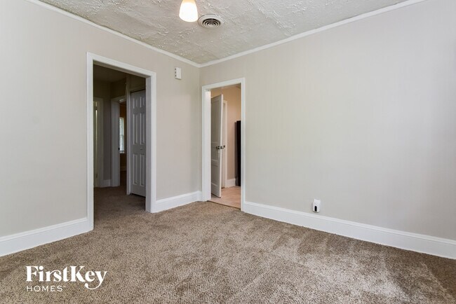 Building Photo - 1550 Mayflower Ave SW