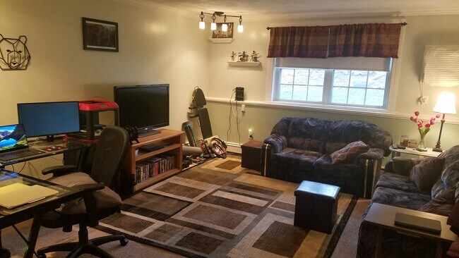 Building Photo - 187 Great Rd