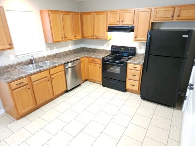 Building Photo - 705 Crestland Ave