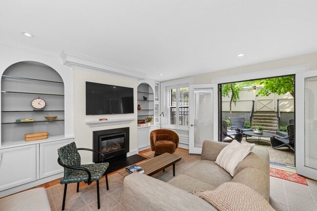 Building Photo - 342 Marlborough St