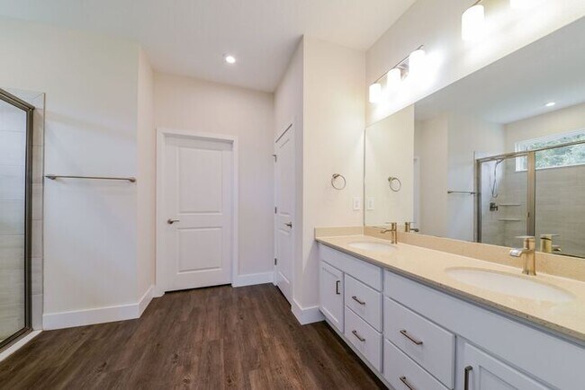 Building Photo - 4372 Laurina St