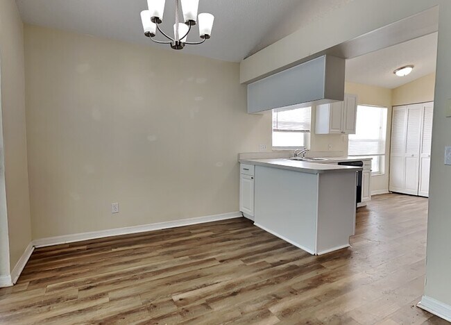 Building Photo - 9742 Fox Hollow Rd