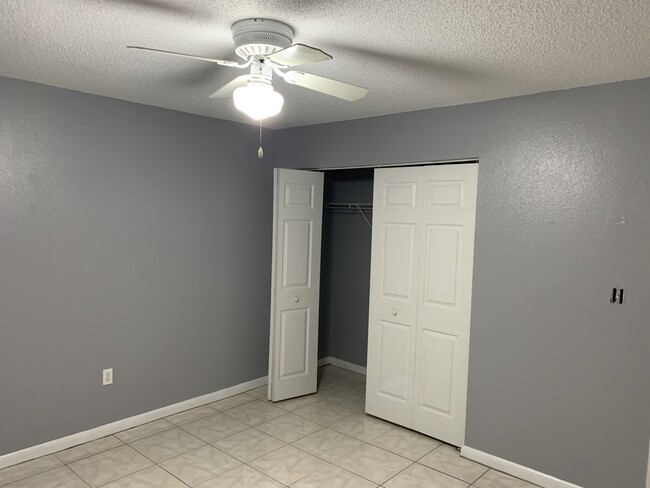 Building Photo - 204 Poinsettia Pine Ct