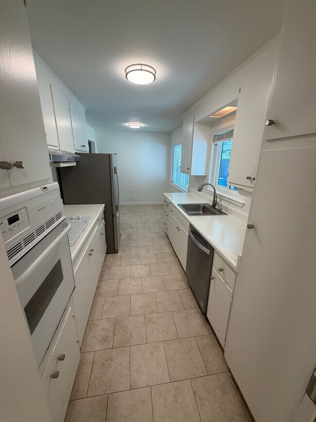 Foto del edificio - 3 Bed 2 Bath Duplex W/ Garage In Moraga