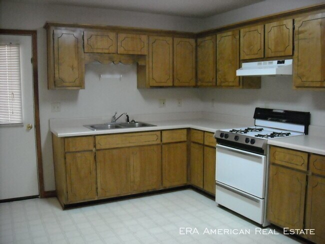 Building Photo - Apartment