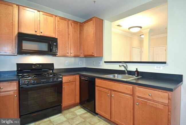 Foto del edificio - 4850 Eisenhower Ave