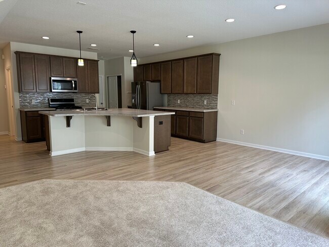 Building Photo - 7156 Walnut Grove Ln N