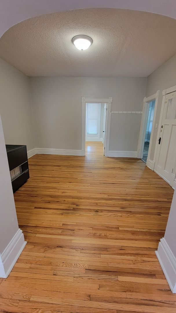 Foto del edificio - Spacious 1 bedroom and studio in the heart of Eat Street