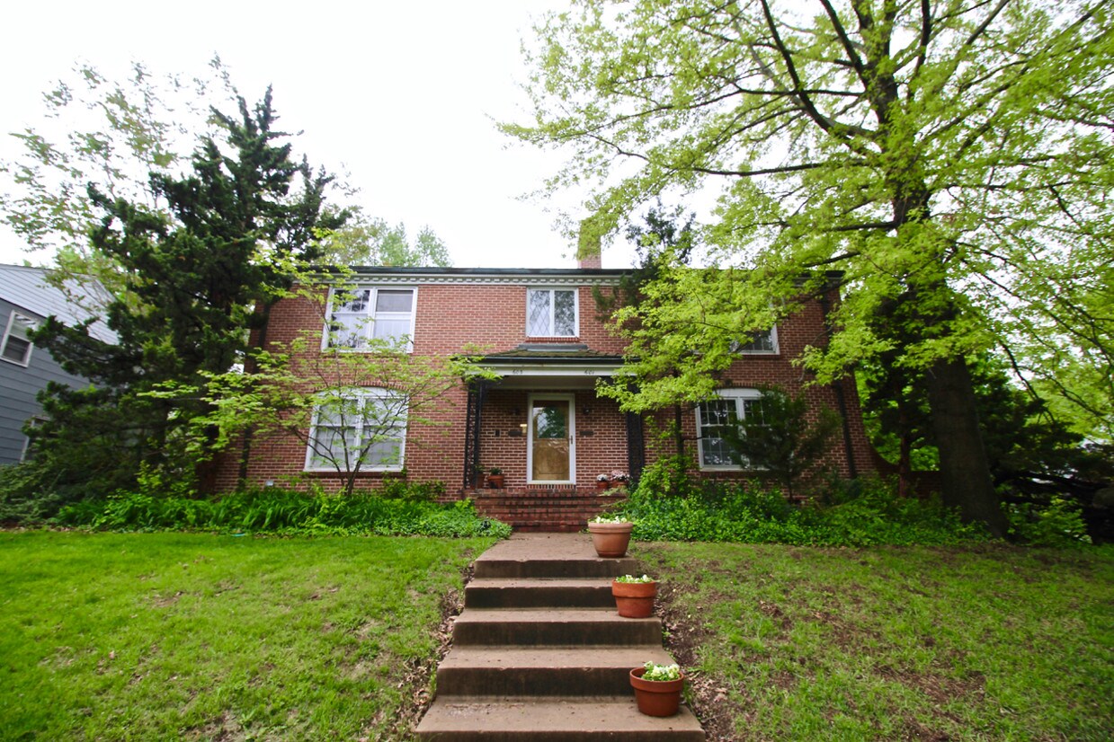 Primary Photo - 601 E Meyer Blvd