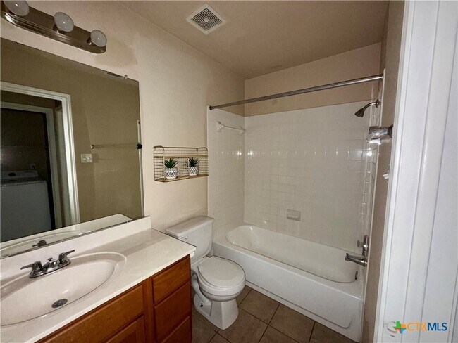 Building Photo - 5515 Lions Gate Ln