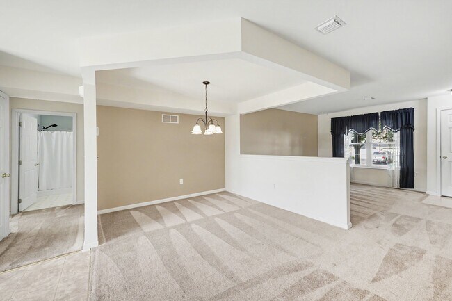 Foto del edificio - 136 Hiddenwood Dr