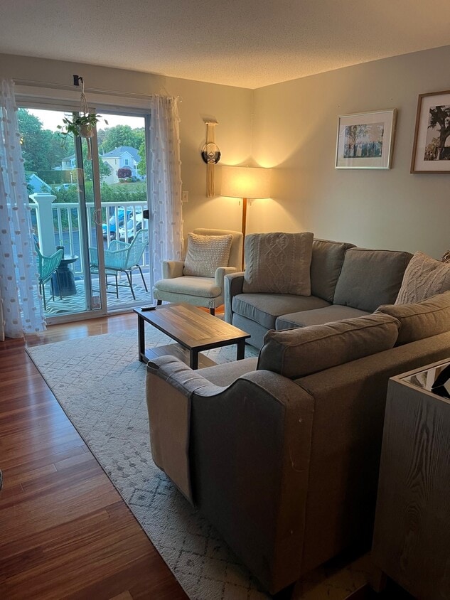 Living room with slider to the balcony - 200 Manning St