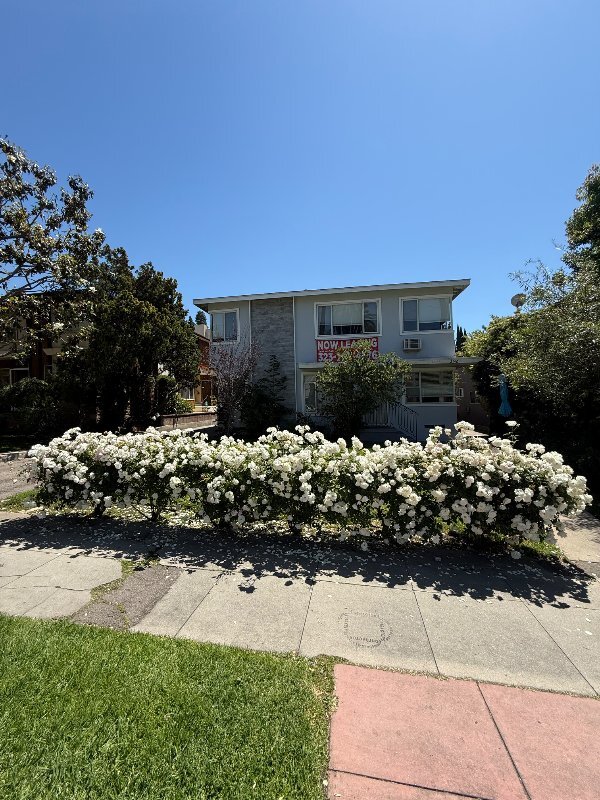 Photo - 2140 Beachwood Dr (Los Angeles, CA) Apartment