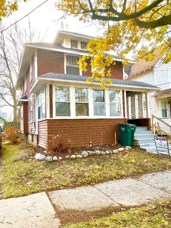 Building Photo - 621 W Genesee St