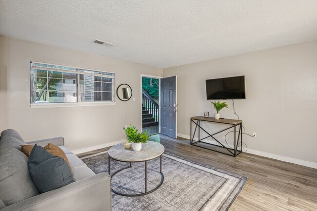 Foto del edificio - 2705 Kenridge Pkwy
