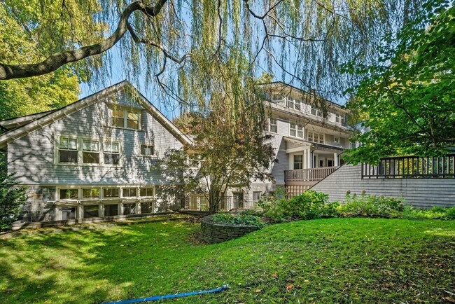 Foto del edificio - 29 Merrill Rd