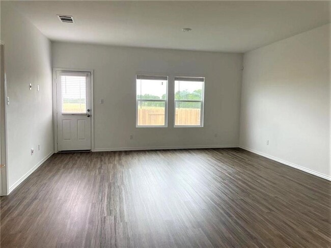 Building Photo - 209 Prairie Dog Town Dr