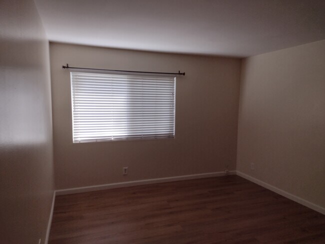 Building Photo - 601 E Orange Grove Ave