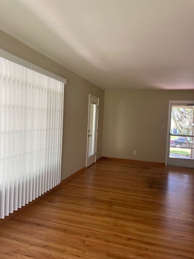 Building Photo - Charming 3 Bedroom Home on a Quiet Tree-Li...