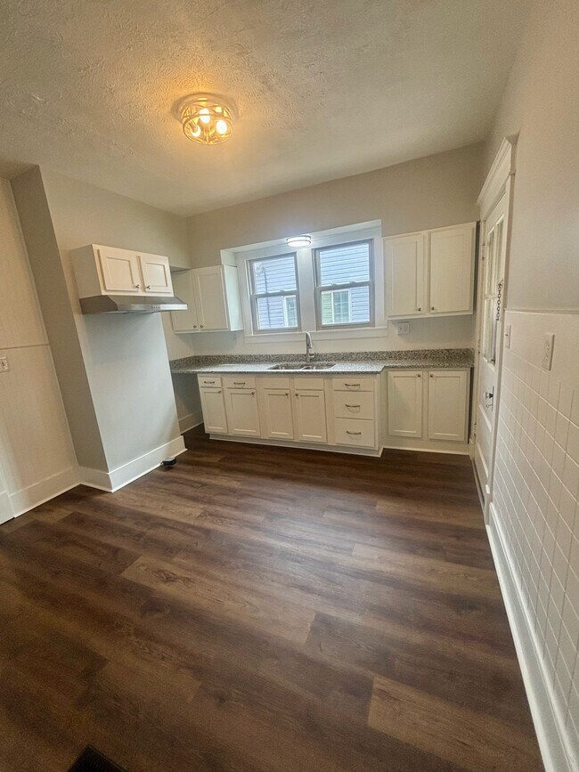 Foto del edificio - 1310 Earl Ave