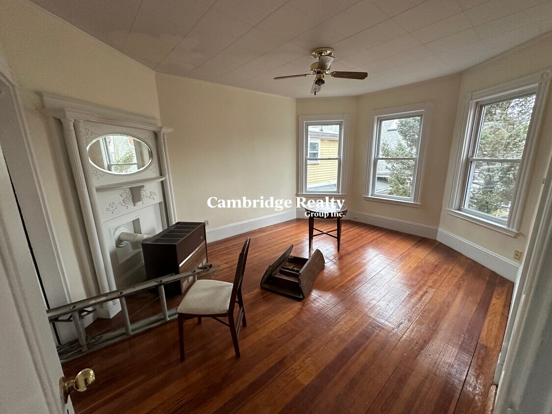 Primary Photo - 104 Inman St