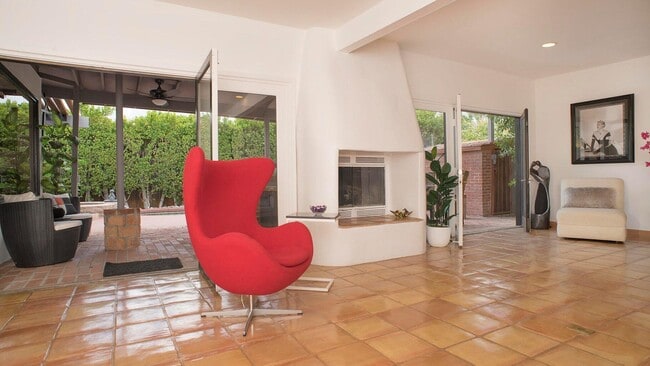 Building Photo - 559 S Mountain View Dr