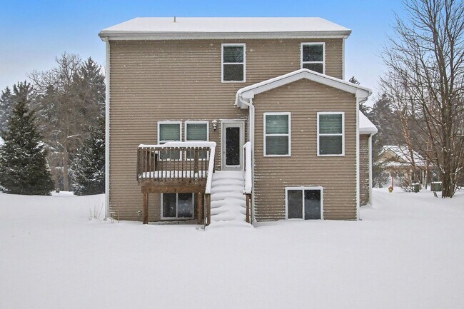 Foto del edificio - Outstanding Neighborhood in Saugatuck for Long Term Lease!