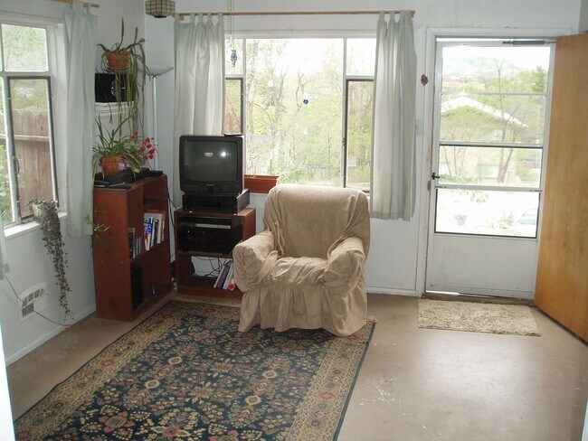 Foto del edificio - FREE 50in FLAT SCREEN TV Move in Special!!...