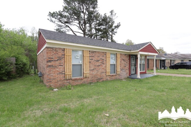 Building Photo - 4875 Shayne Ln