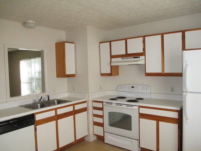 Foto del edificio - 2 Bedroom 1 bath downstairs unit