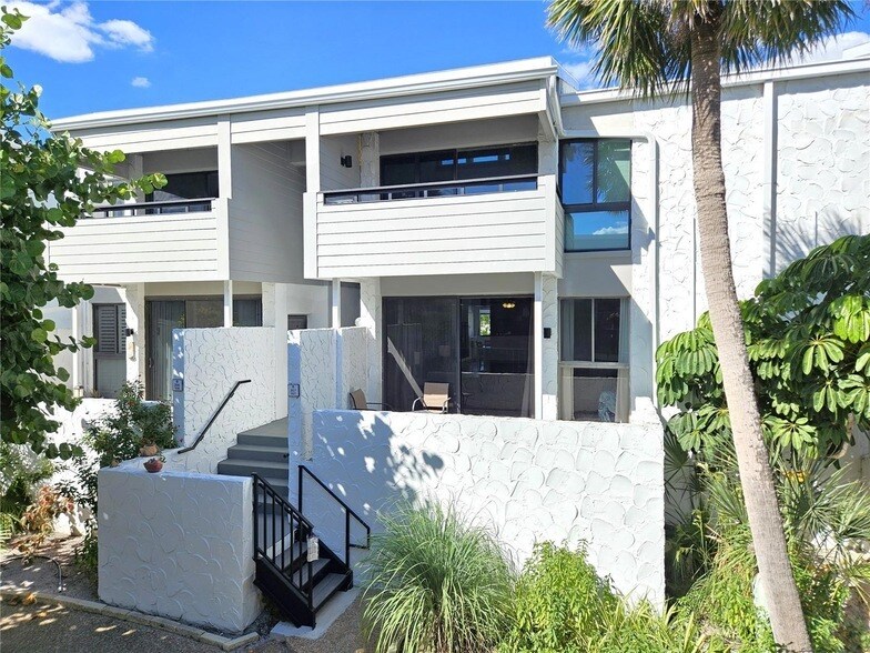 Foto principal - 1555 Tarpon Center Dr