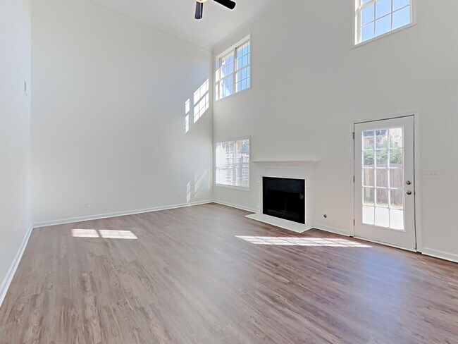 Building Photo - 979 Park Knoll Court