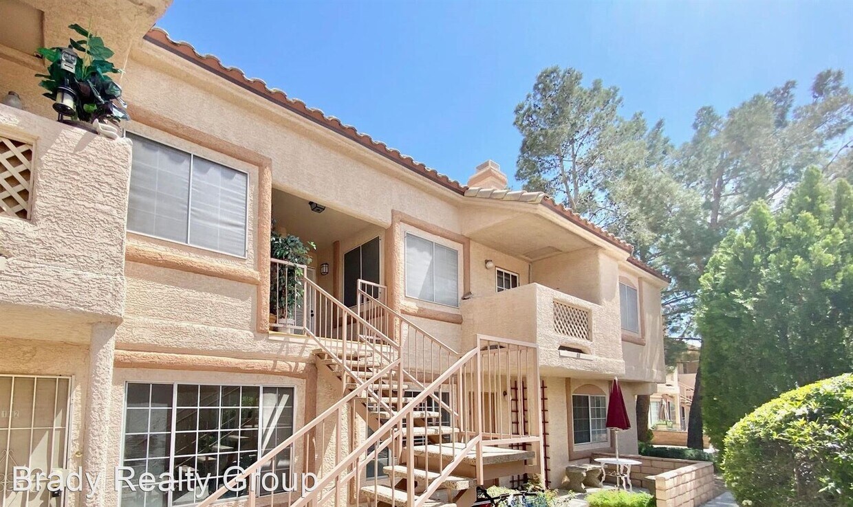 Primary Photo - 1608 N Torrey Pines Dr