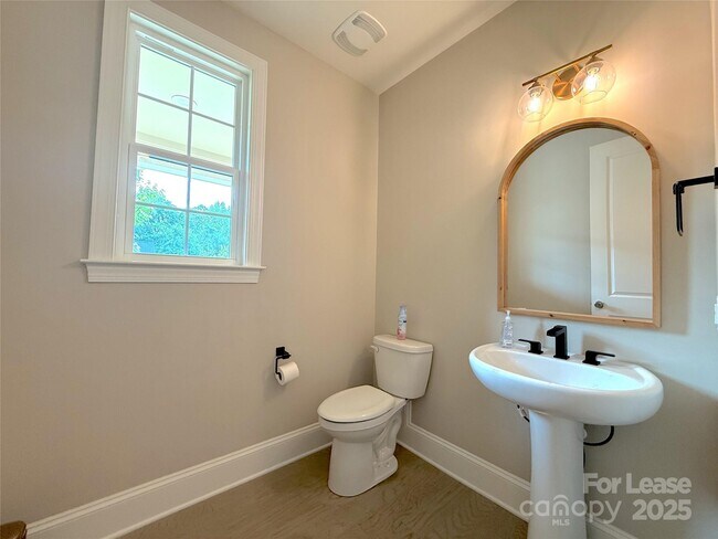 Building Photo - 3066 Belden Dr