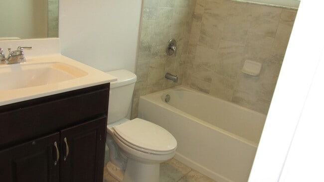 Building Photo - 1726 SE Minorca Ave