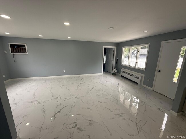 Building Photo - 25 Martin Rd S