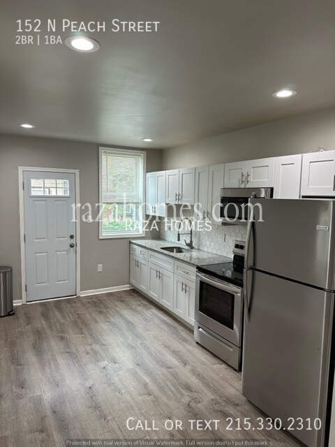 Building Photo - 152 N Peach Street