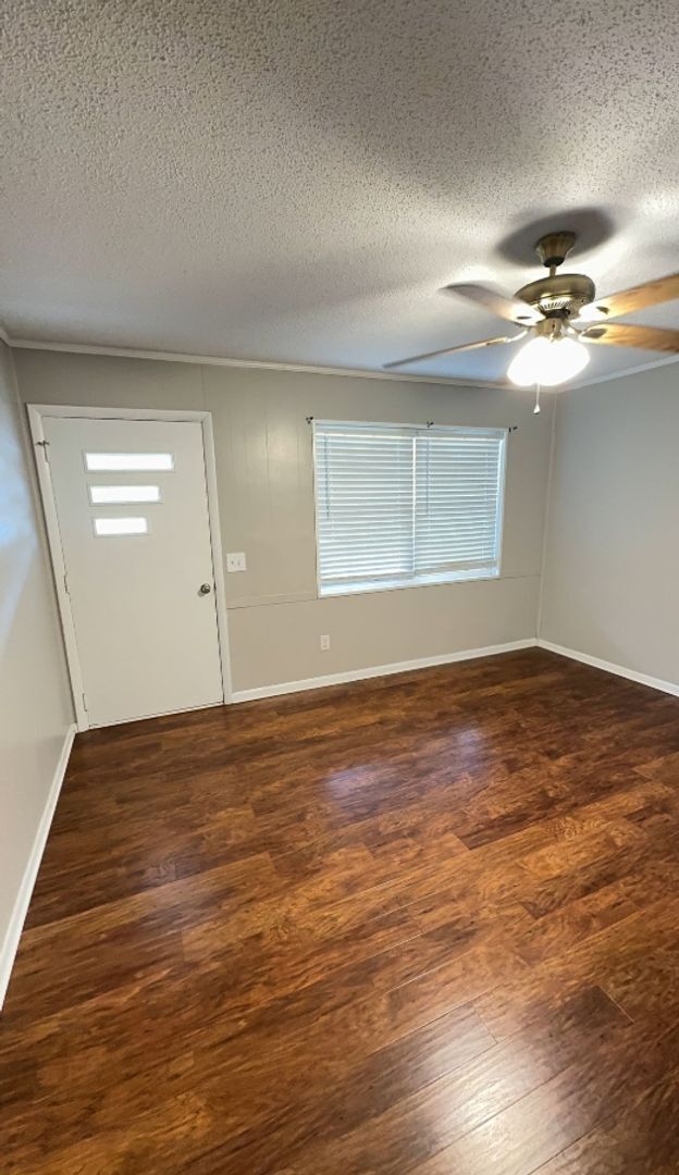 Foto del edificio - 3 Bed 1 Bath Brick House