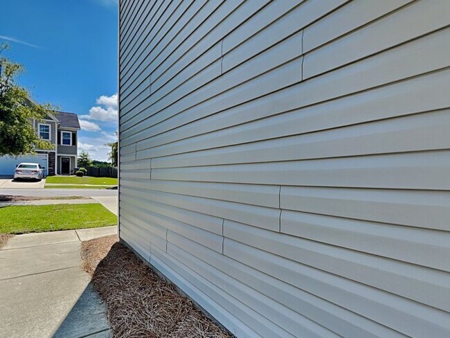 Building Photo - 43 Blue Fescue Way
