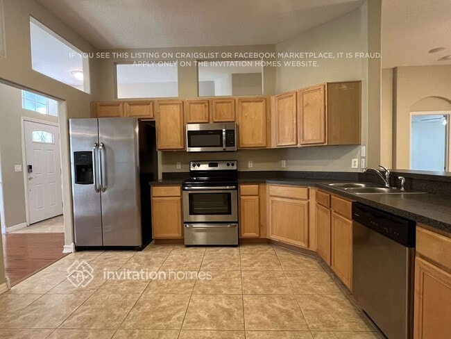 Foto del edificio - 10207 Summer Elm Ave