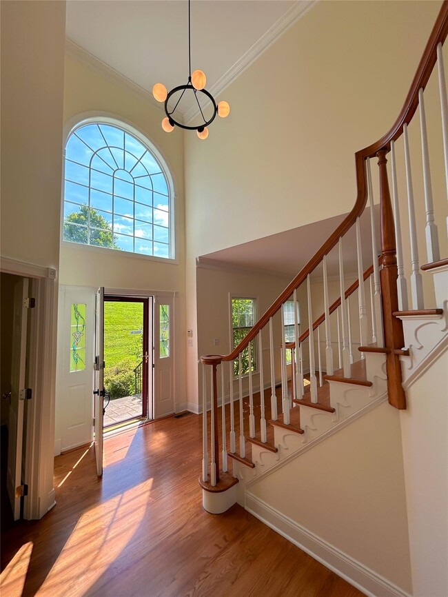 Building Photo - 101 Sunflower Cir