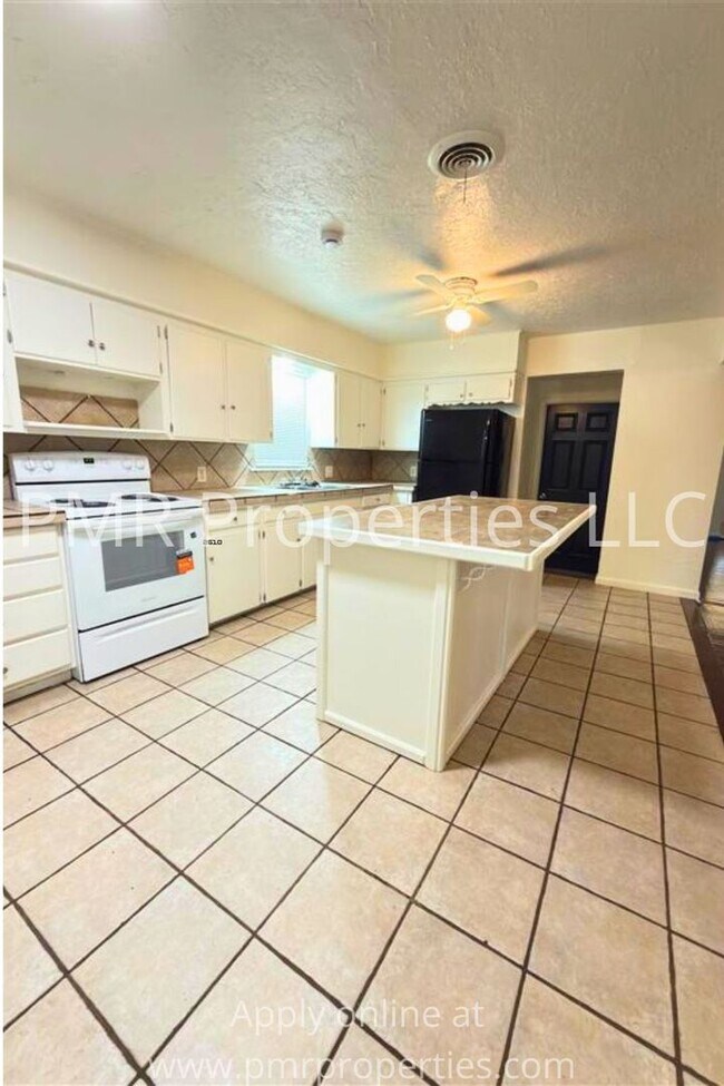 Foto del edificio - 4 Bedrooms / 2 Bathrooms House