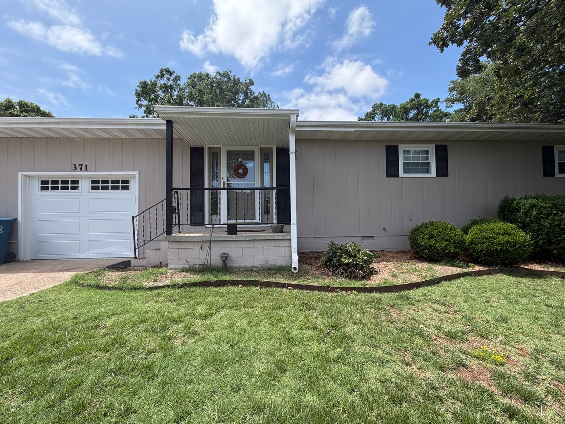 Primary Photo - 371 Greenbrier Dr