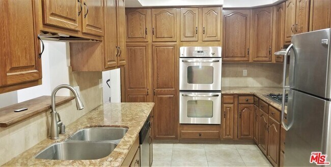Foto del edificio - 4915 Densmore Ave